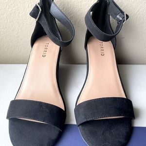 Torrid women's black wedges size 8